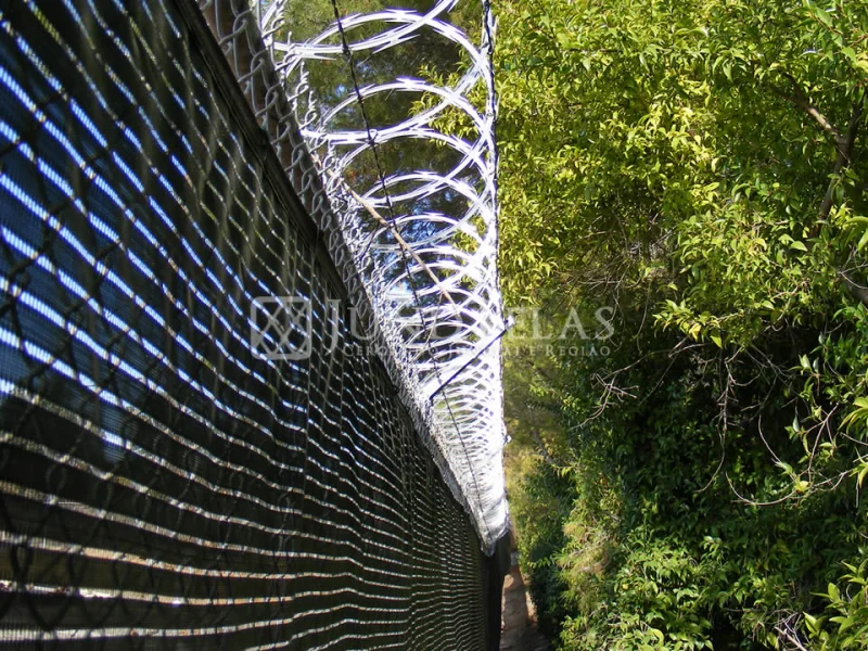 Arame farpado para muro